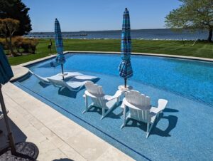 Large Tanning Ledge and Arched Pool