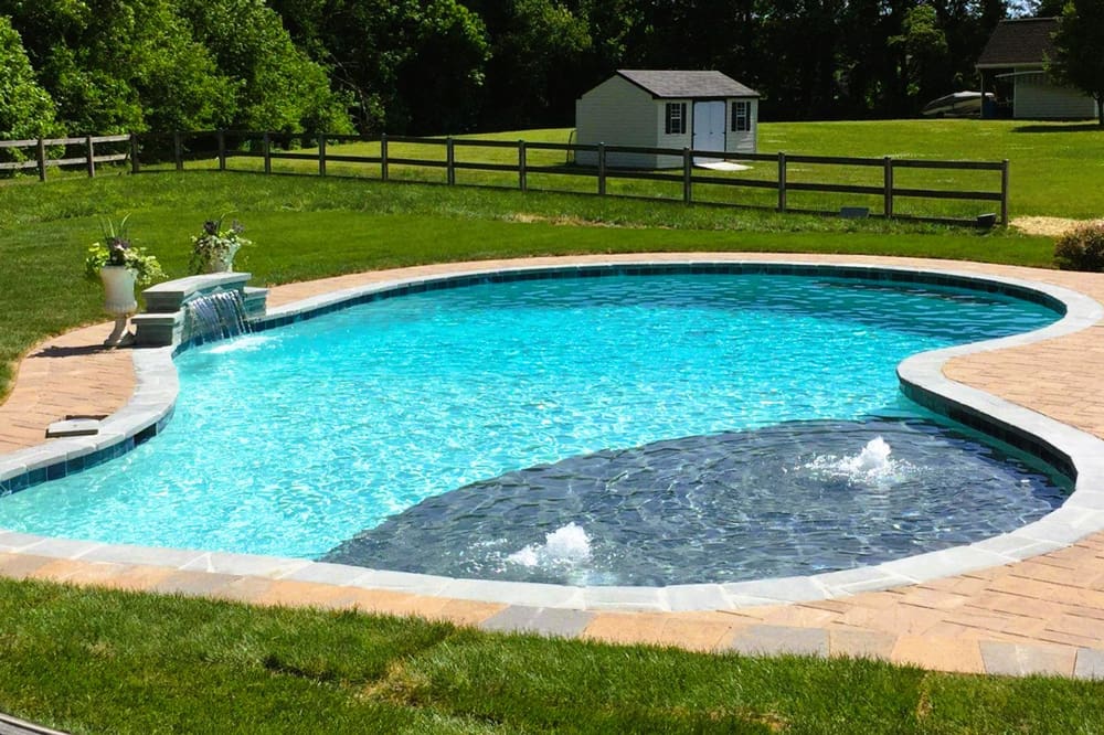 freeform pool with bubblers on tanning ledge